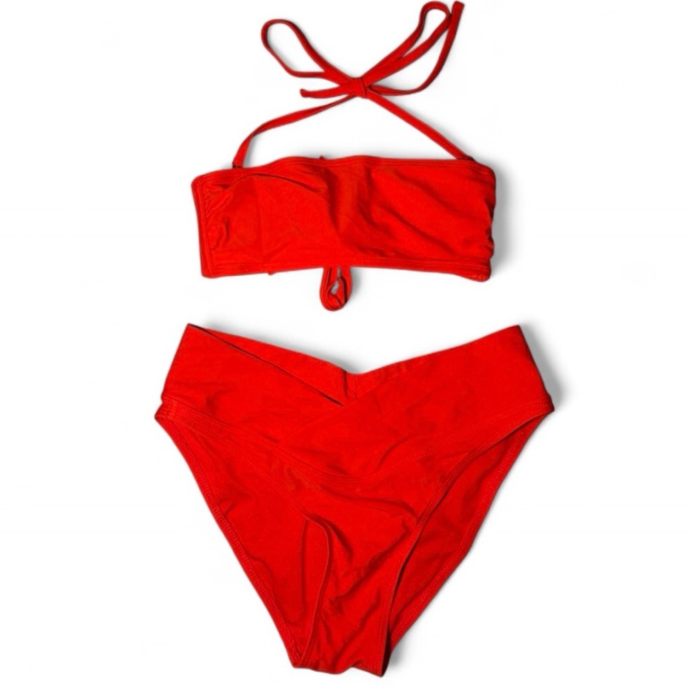 Red bikini set halter top and high-waisted crossover swimsuit bottoms 🪷
